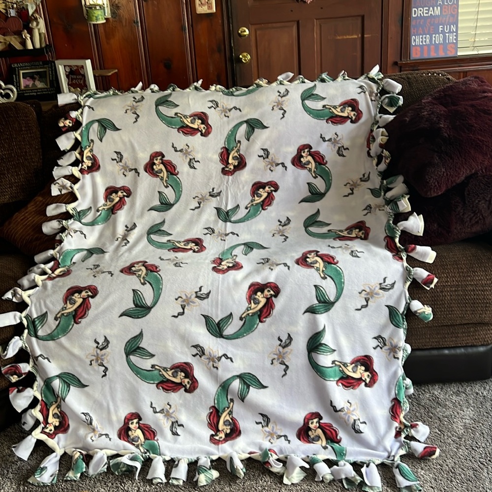 ❤️SOLD❤️🧜‍♀️Ariel, little mermaid, fleece blanket. Little mermaid blanket